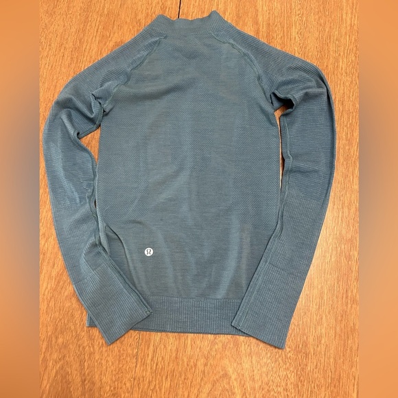 Lululemon Keep The Heat Thermal Long Sleeve Size Small / Medium Petrol Blue - Picture 2 of 5